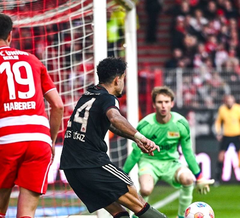 拜仁前锋：要提高进攻效率，精准射门才能破门得分(拜仁有哪些传奇前锋)